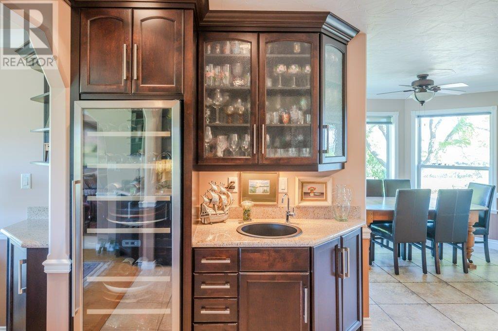  5381 97 Highway, Oliver