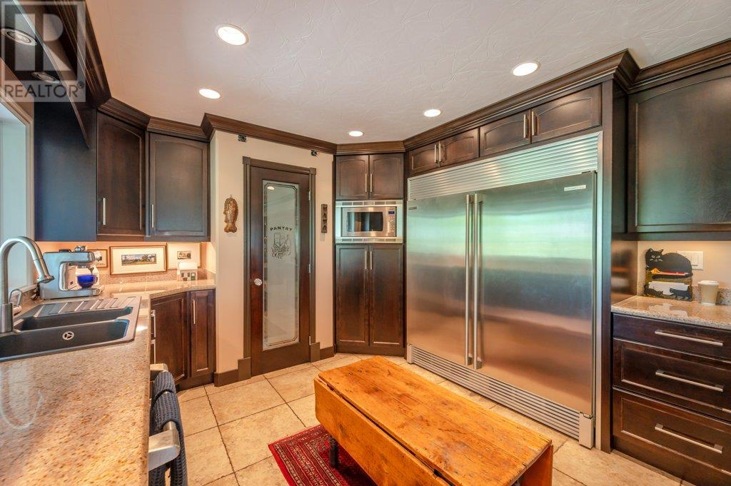  5381 97 Highway, Oliver