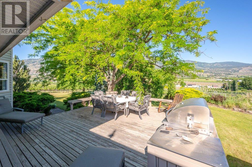  5381 97 Highway, Oliver