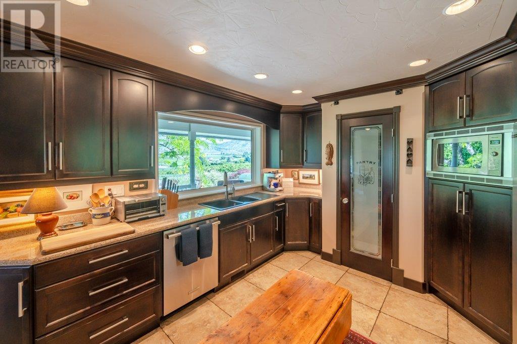  5381 97 Highway, Oliver