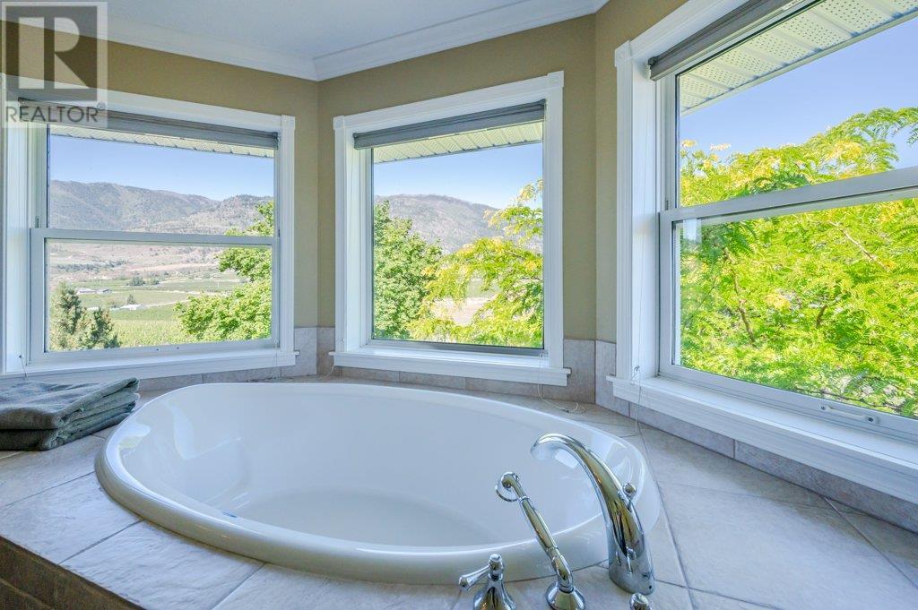  5381 97 Highway, Oliver