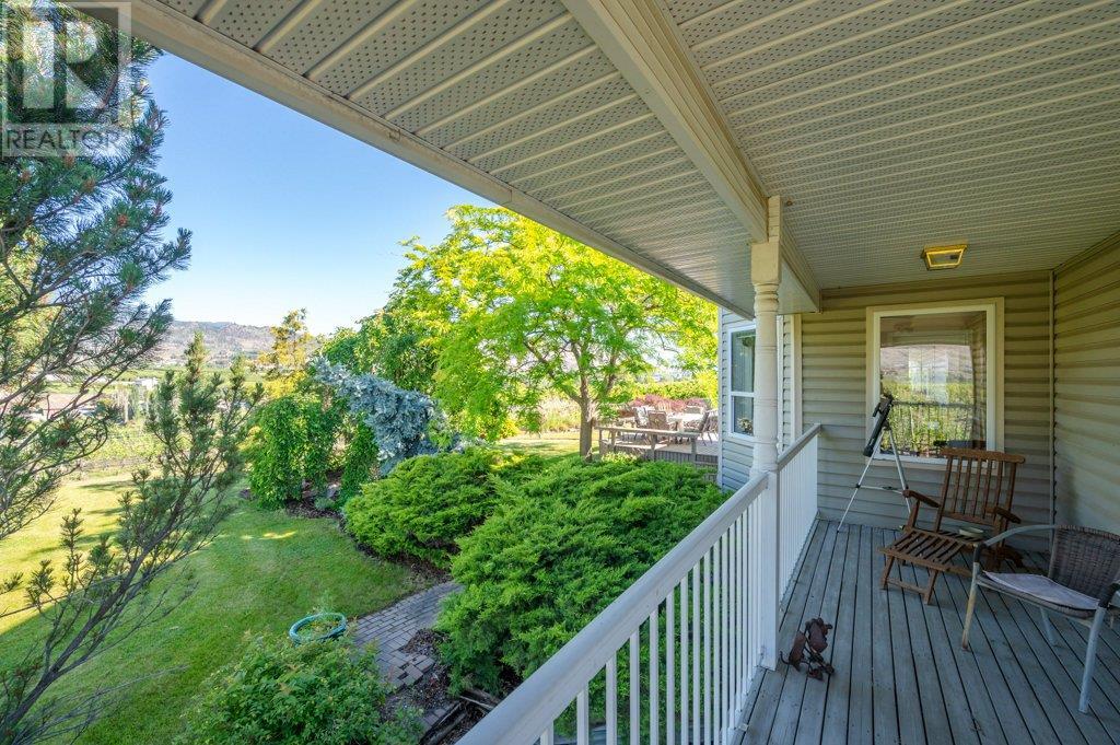  5381 97 Highway, Oliver