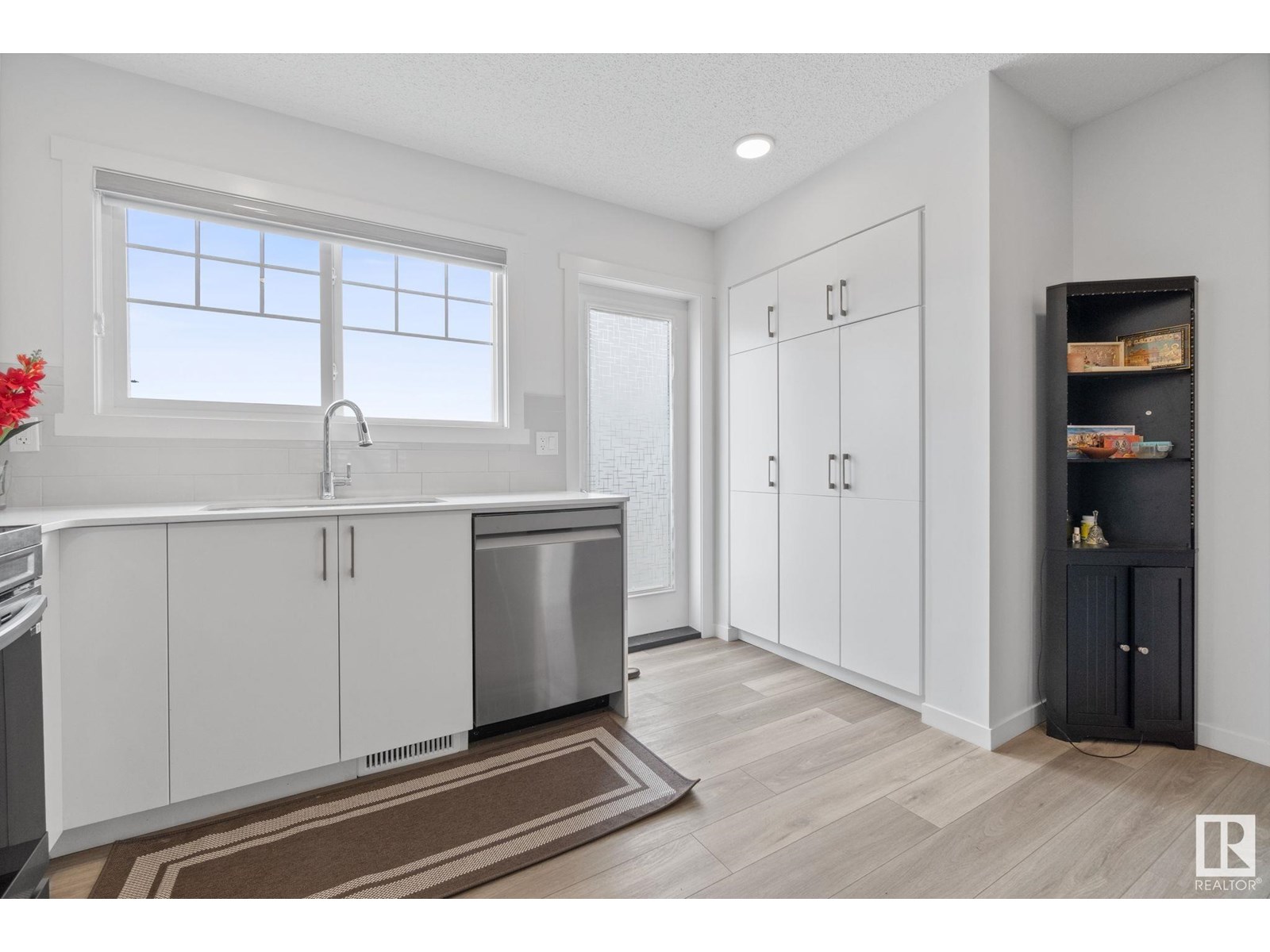 Photo 11 of 22727 84 Av Nw, Edmonton AB