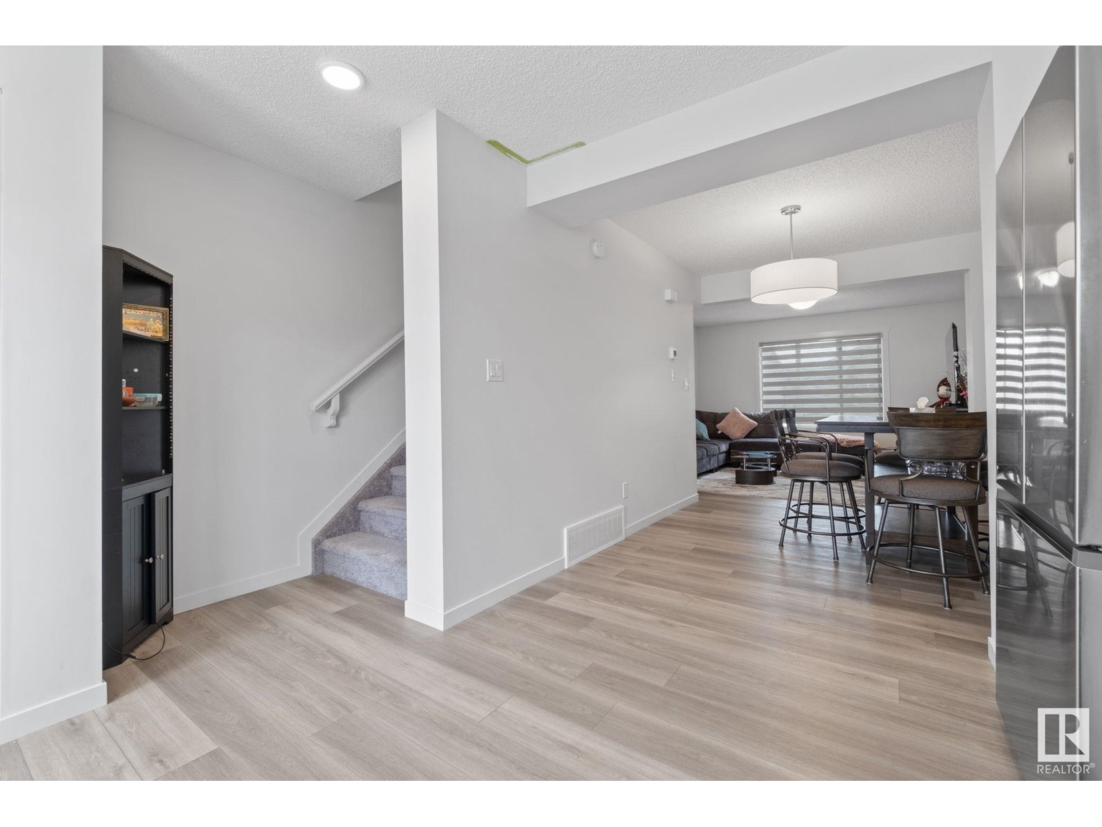 Photo 12 of 22727 84 Av Nw, Edmonton AB