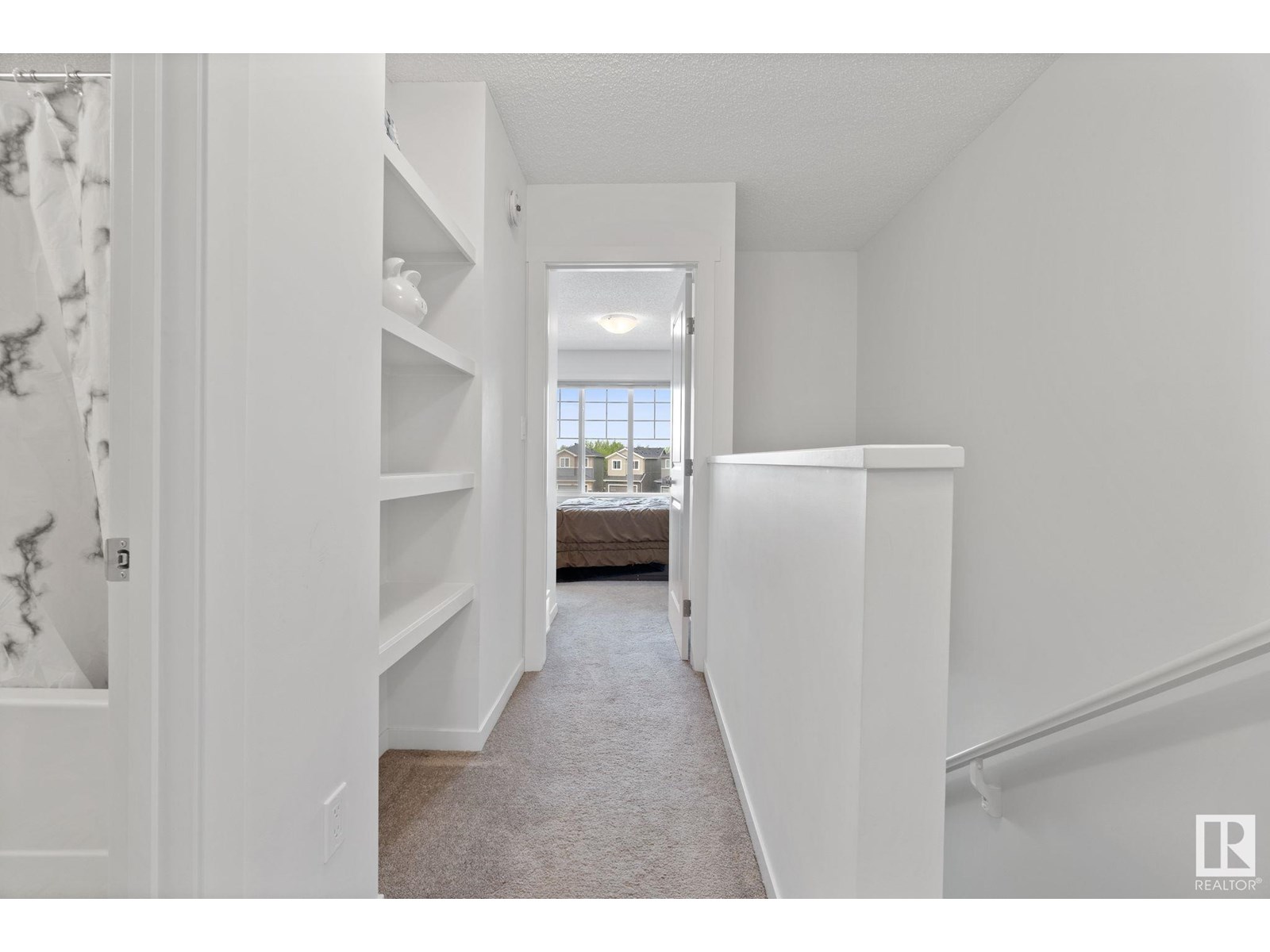 Photo 13 of 22727 84 Av Nw, Edmonton AB