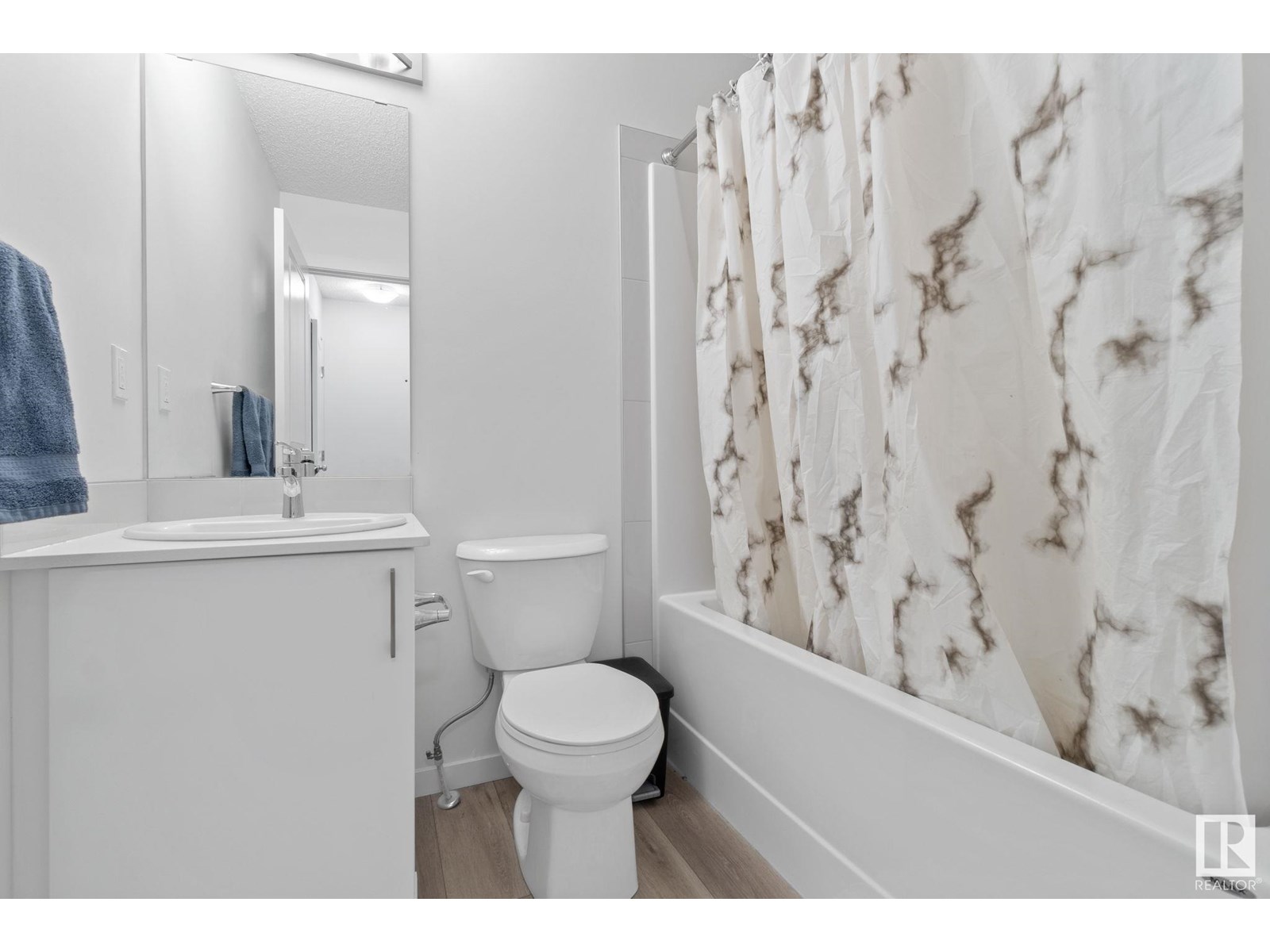 Photo 18 of 22727 84 Av Nw, Edmonton AB