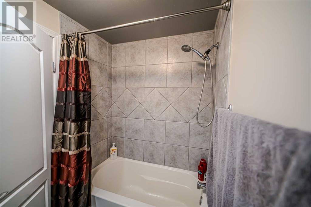 Single Family House for Sale in    Street NE Renfrew Calgary 