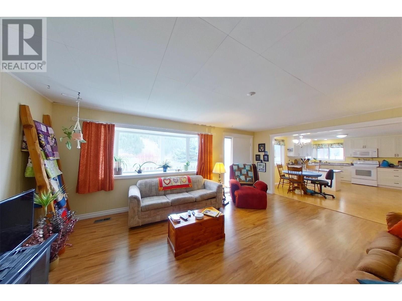  2720 Salmon River Road, Salmon Arm