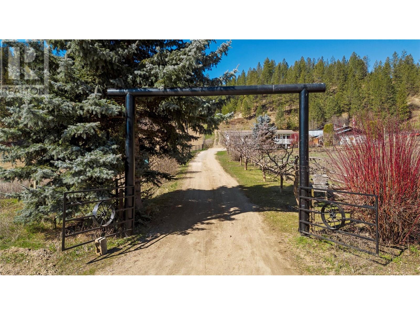  2720 Salmon River Road, Salmon Arm