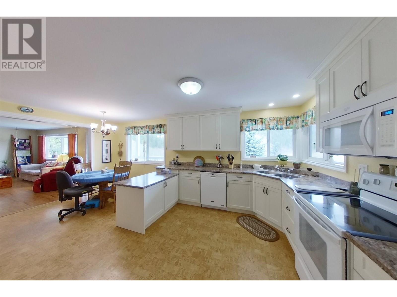  2720 Salmon River Road, Salmon Arm
