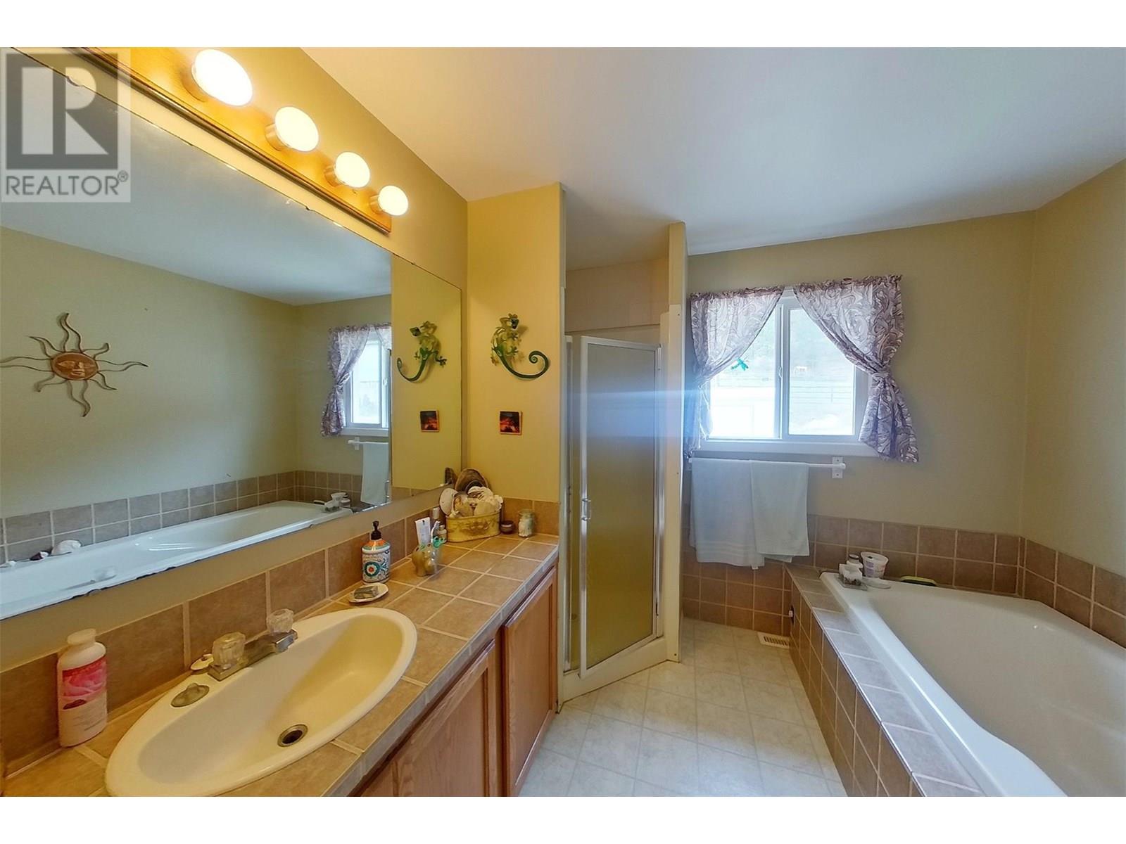  2720 Salmon River Road, Salmon Arm