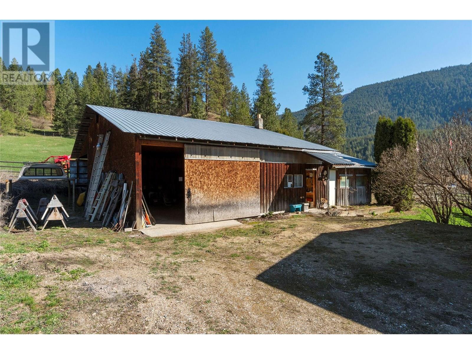  2720 Salmon River Road, Salmon Arm