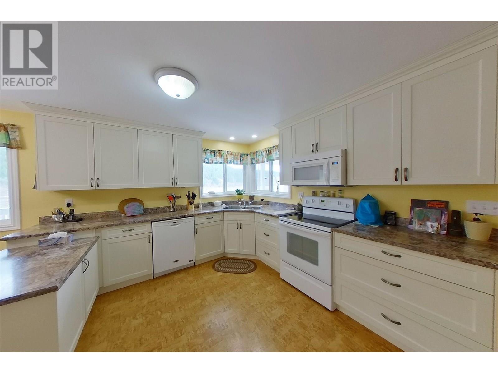  2720 Salmon River Road, Salmon Arm