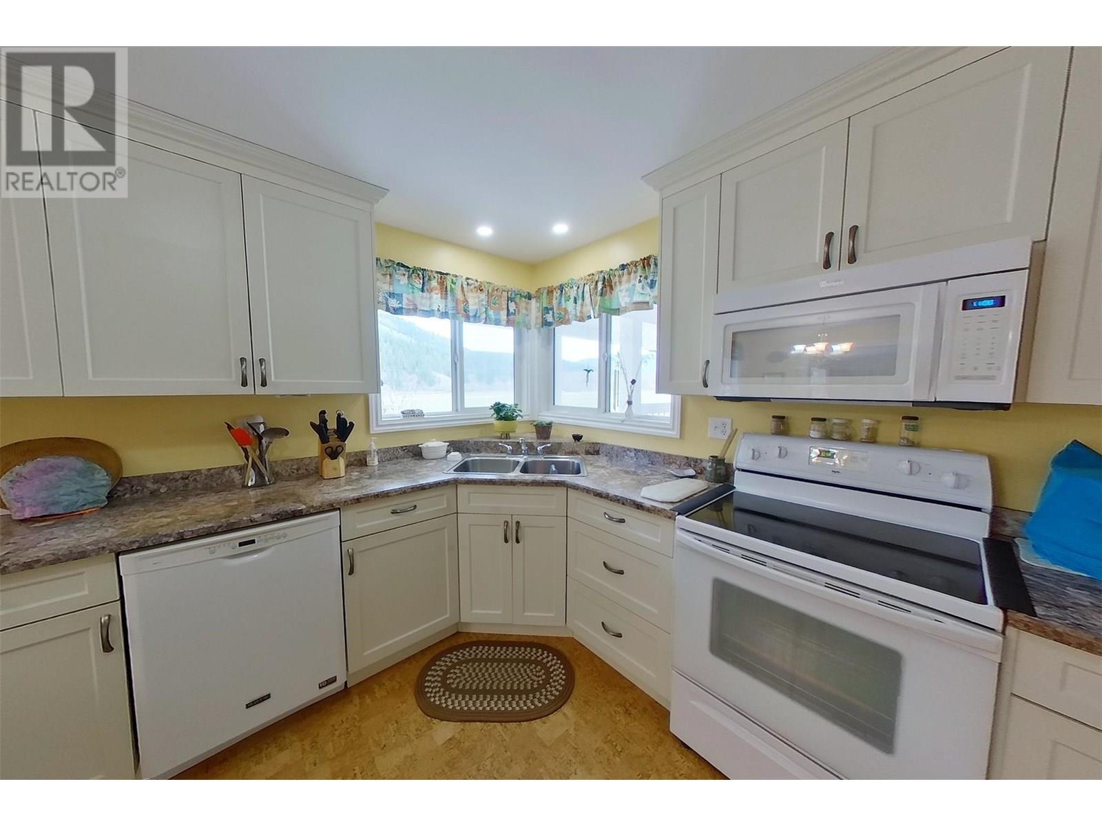  2720 Salmon River Road, Salmon Arm