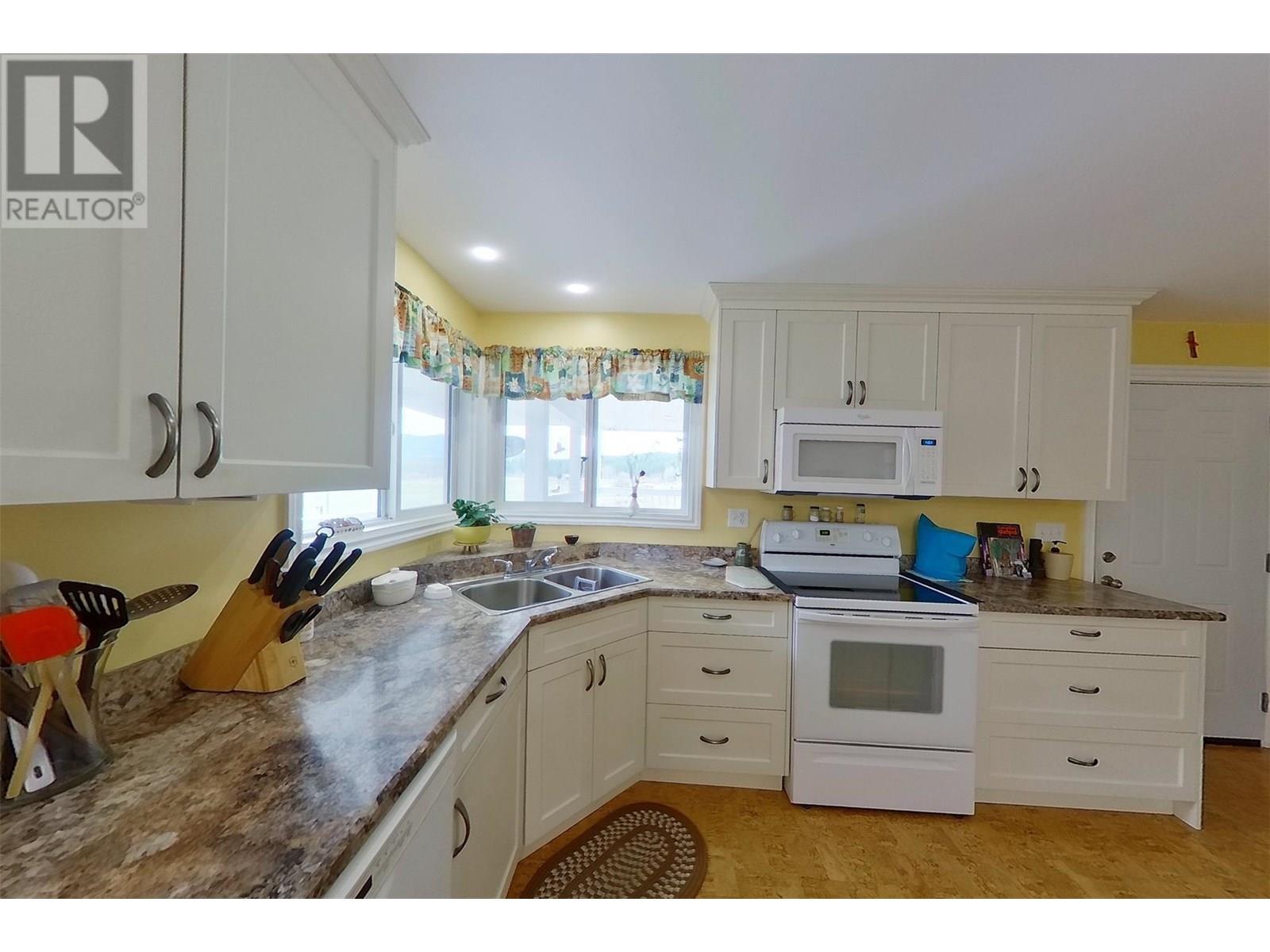  2720 Salmon River Road, Salmon Arm