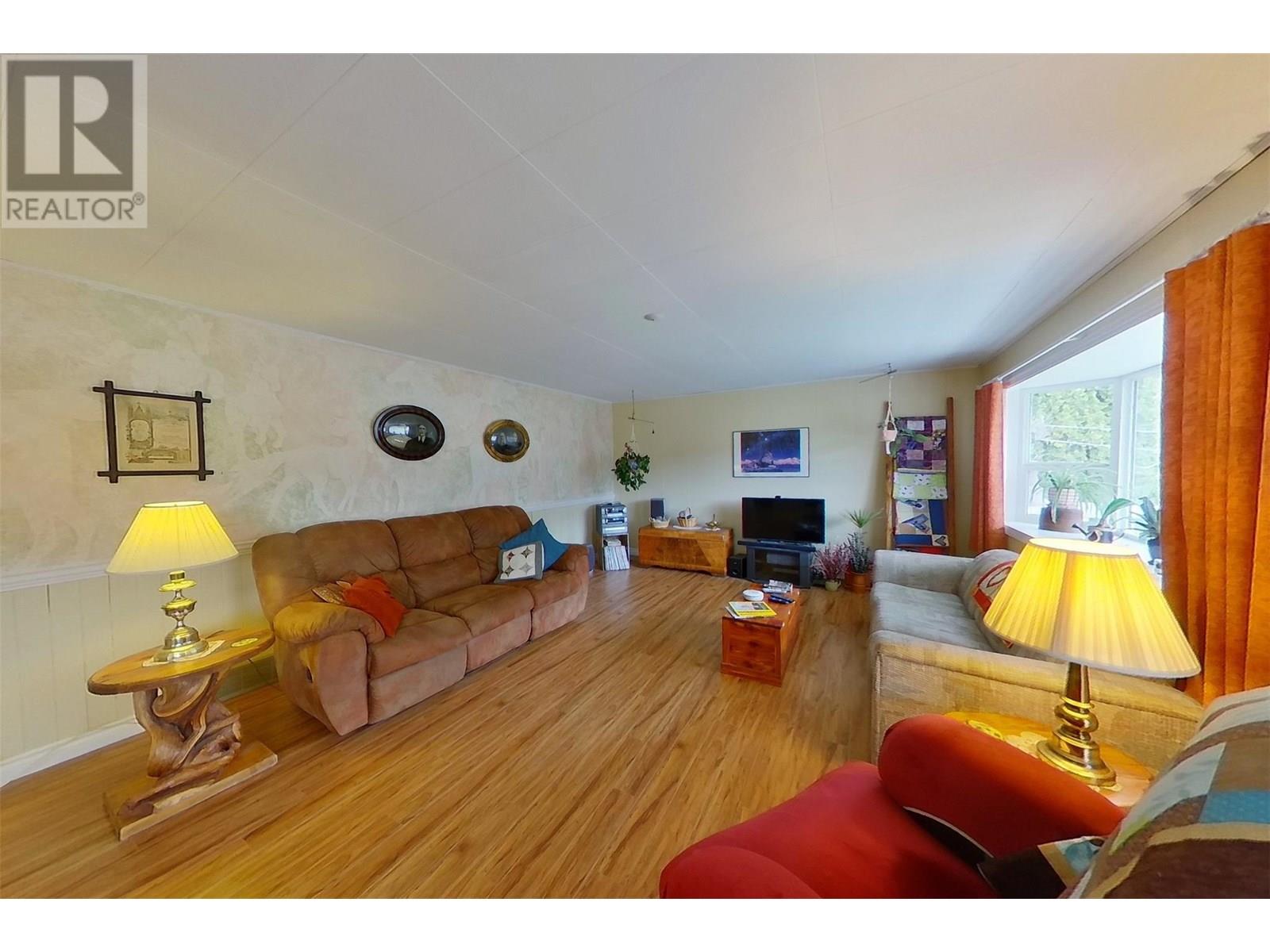 2720 Salmon River Road, Salmon Arm