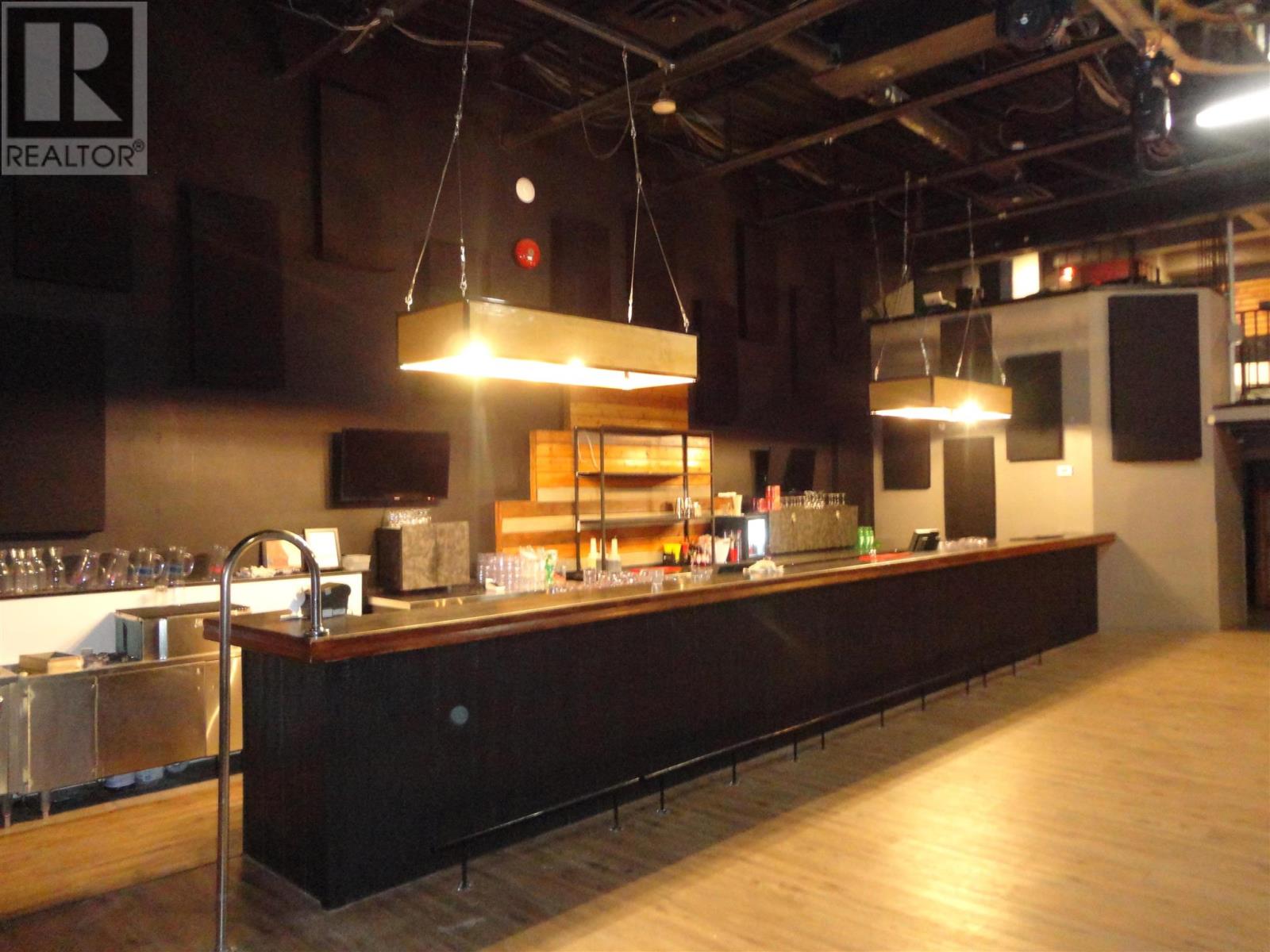 Photo 4 of 513 Victoria Ave E, Thunder Bay ON