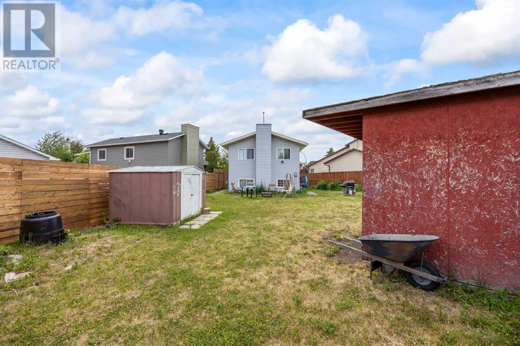 Single Family House 4 Level for Sale in  Taraglen Place NE Taradale Calgary 