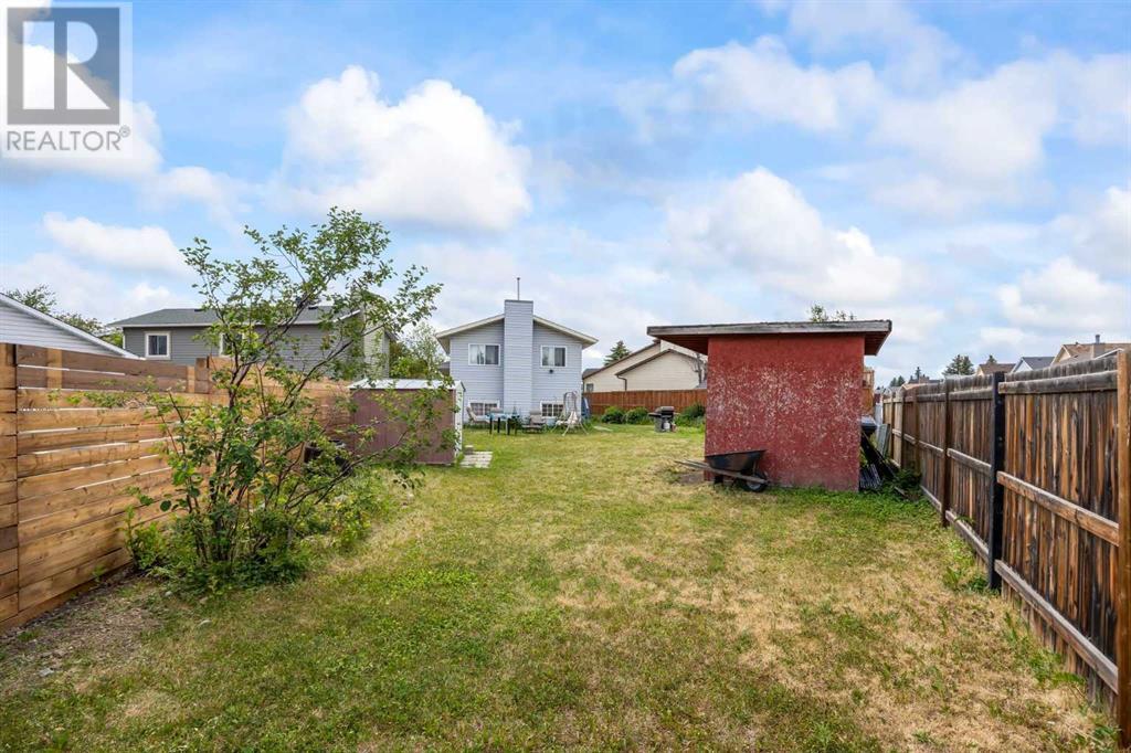 Single Family House 4 Level for Sale in  Taraglen Place NE Taradale Calgary 