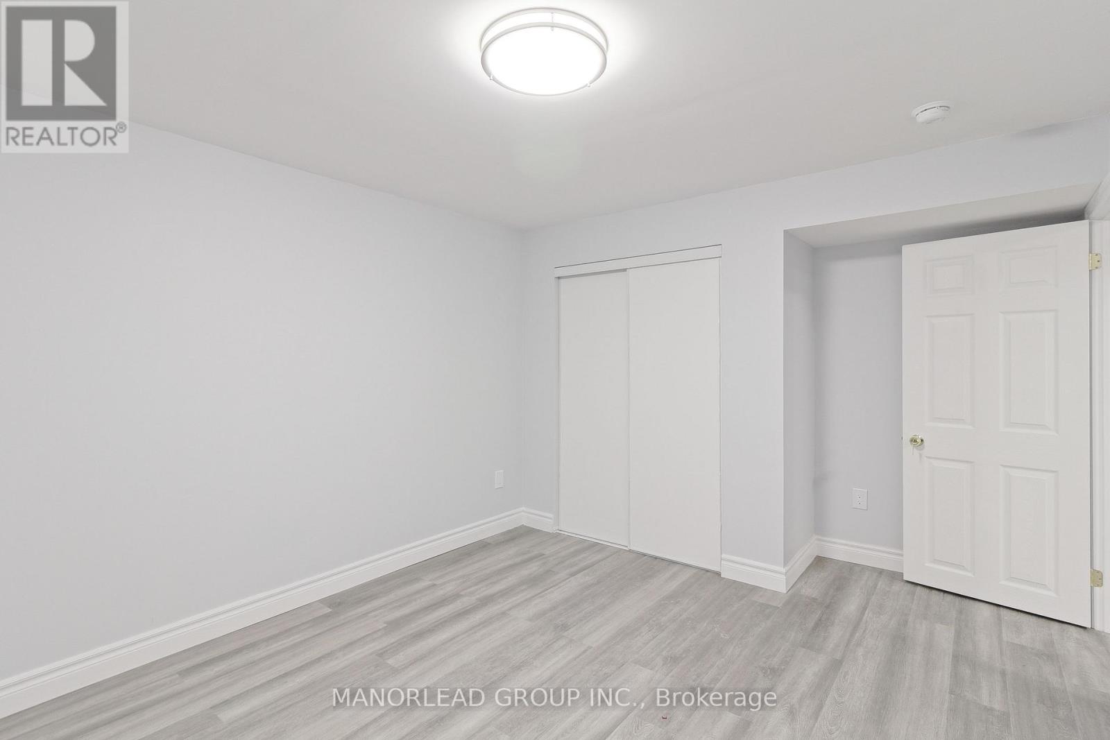 Photo 4 of 17 Raithby Crescent, Ajax ON