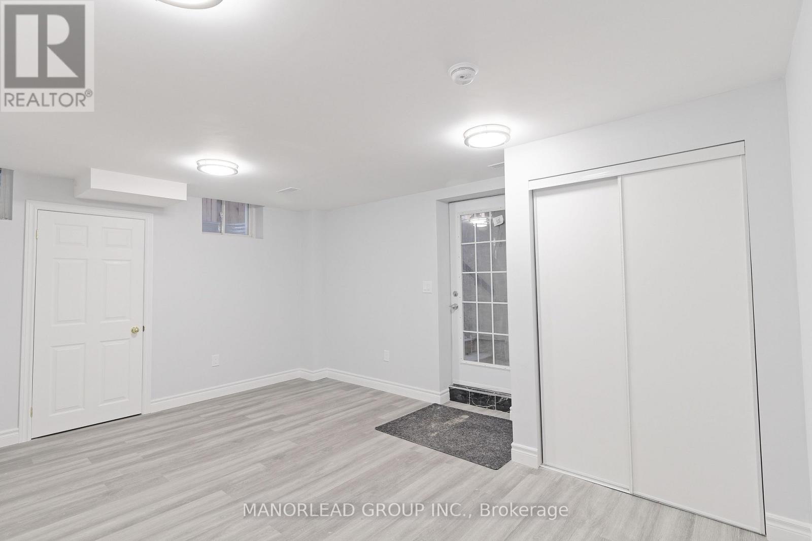 Photo 2 of 17 Raithby Crescent, Ajax ON