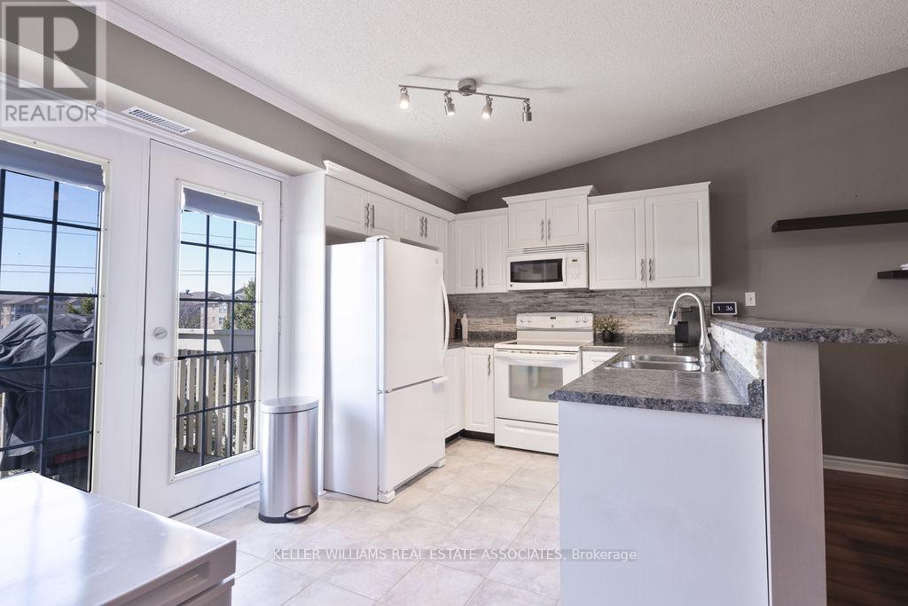 Photo 6 of 411 4003 Kilmer Drive, Burlington ON