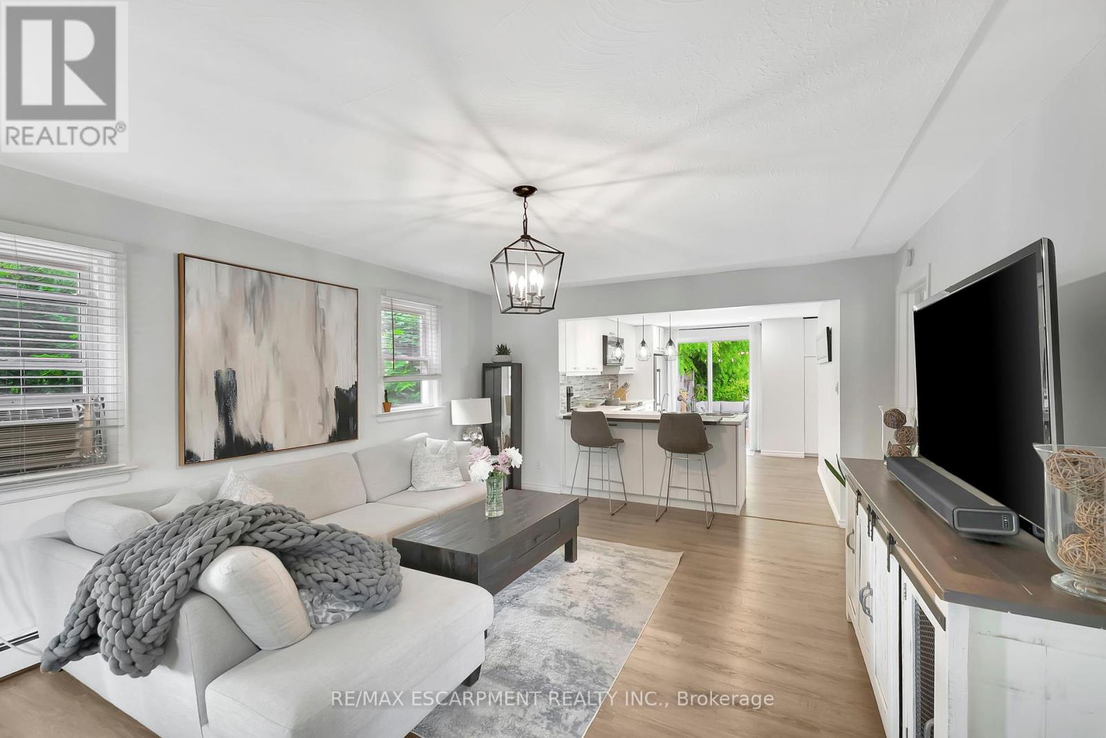 Photo 35 of 2387 Glenwood School Drive, Burlington ON