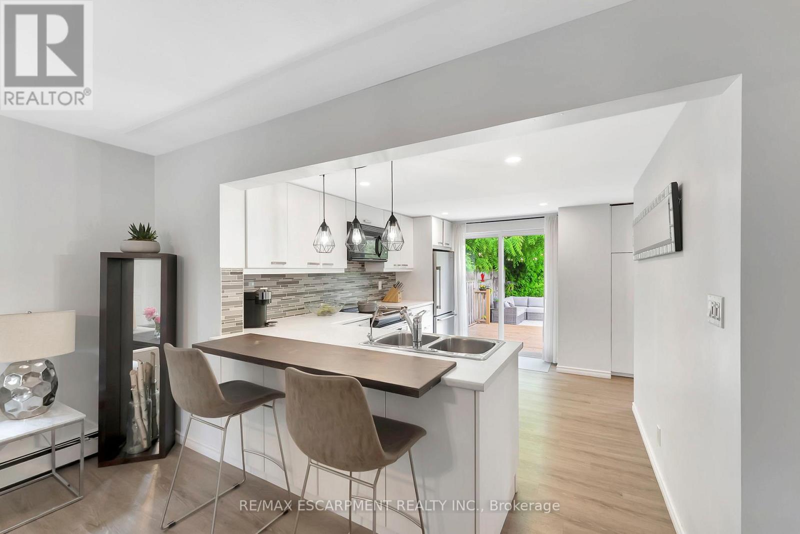 Photo 30 of 2387 Glenwood School Drive, Burlington ON