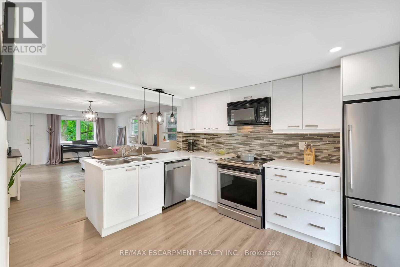 Photo 45 of 2387 Glenwood School Drive, Burlington ON