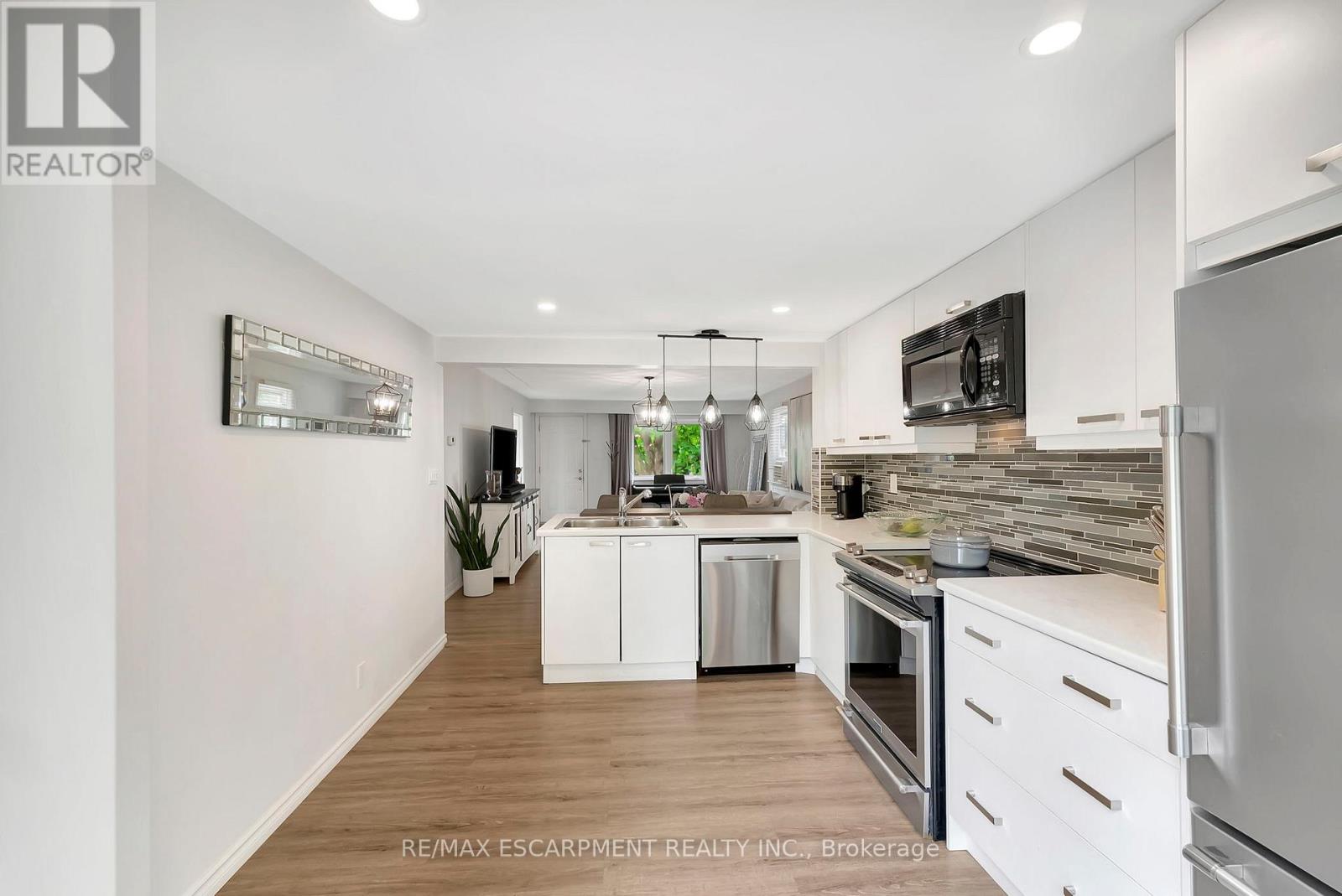 Photo 31 of 2387 Glenwood School Drive, Burlington ON