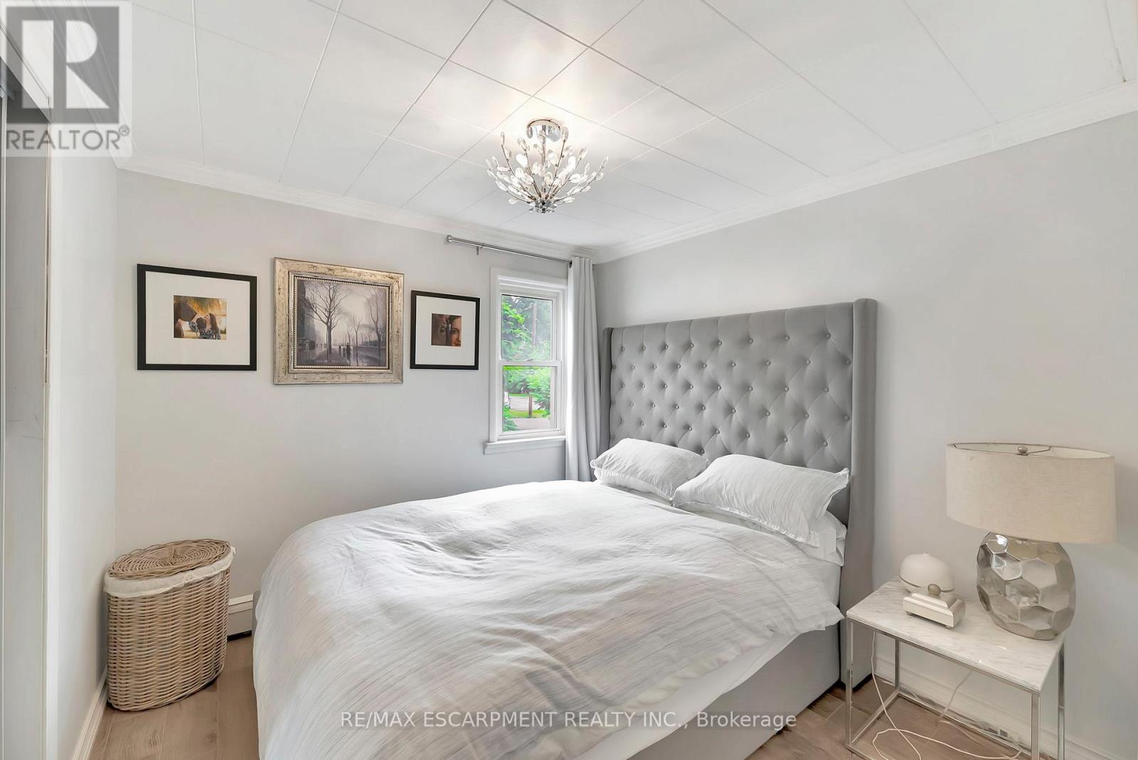 Photo 17 of 2387 Glenwood School Drive, Burlington ON