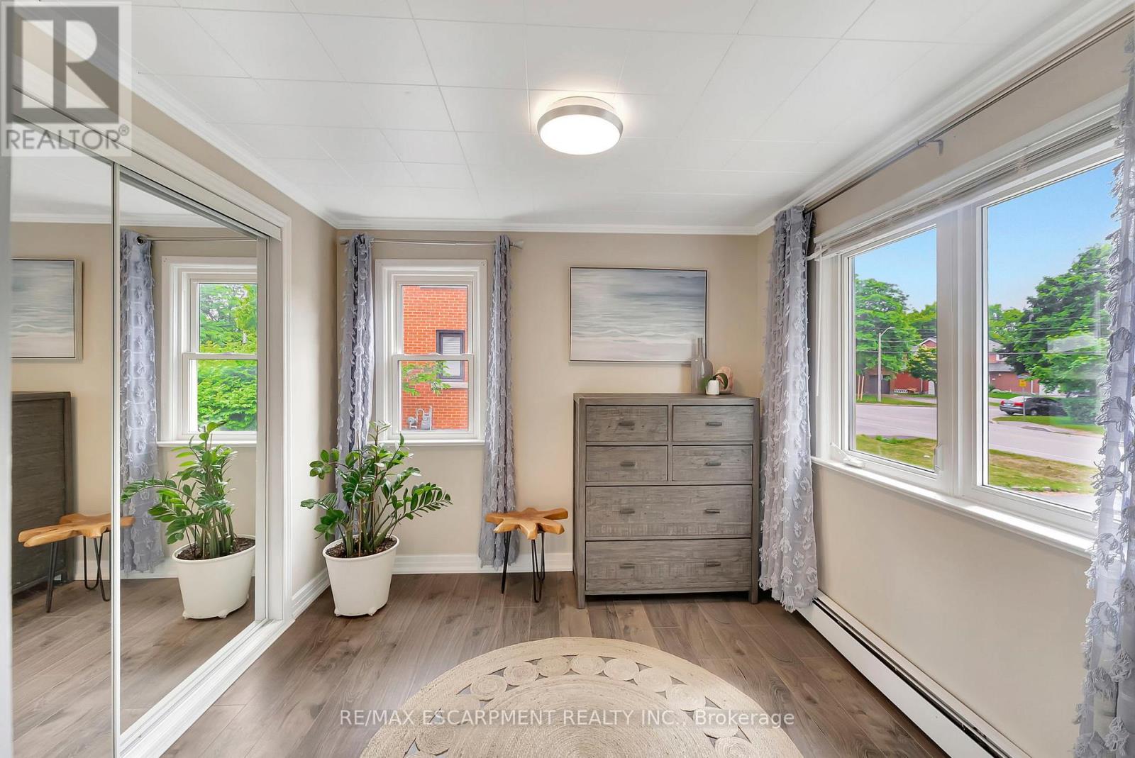 Photo 38 of 2387 Glenwood School Drive, Burlington ON