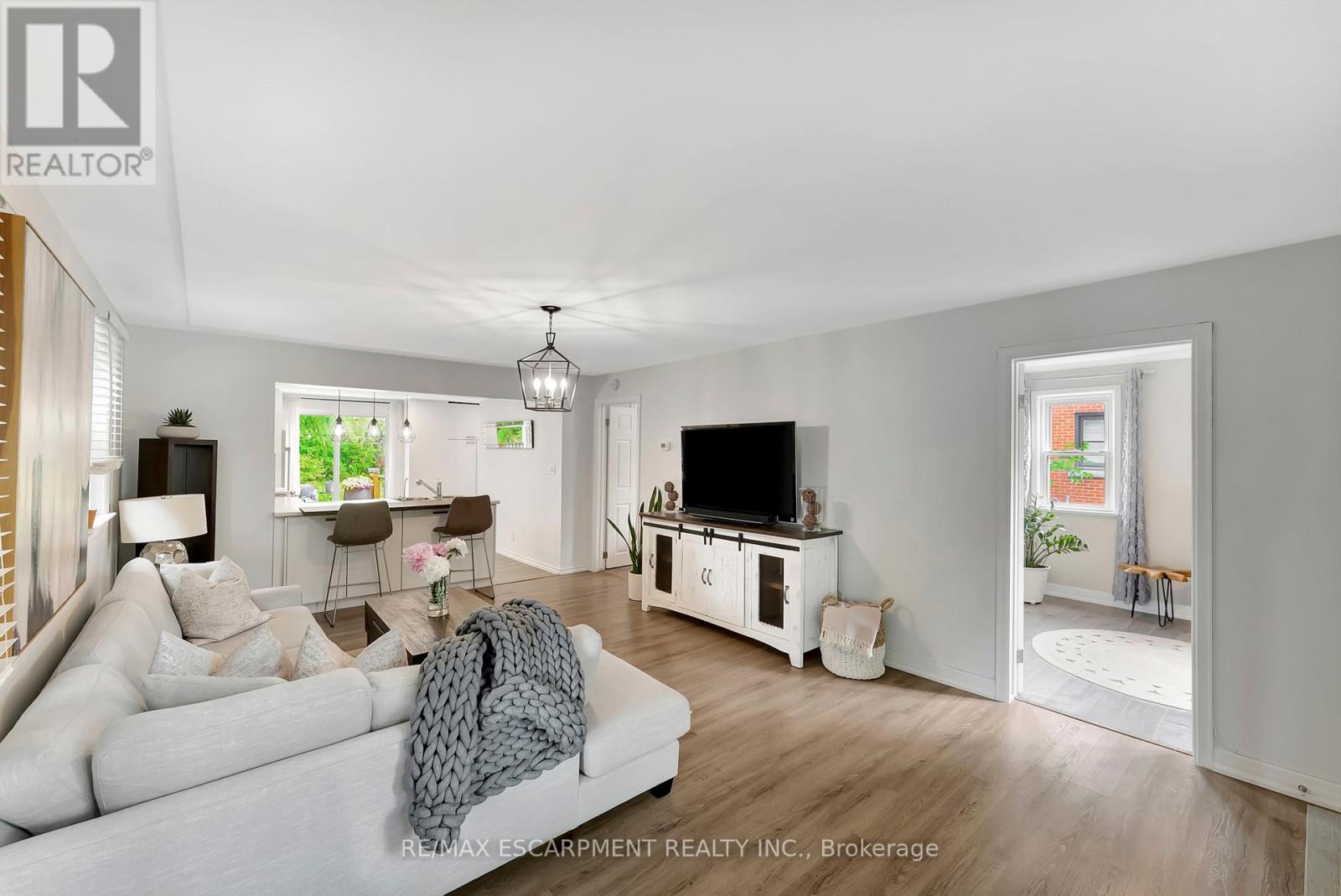 Photo 15 of 2387 Glenwood School Drive, Burlington ON