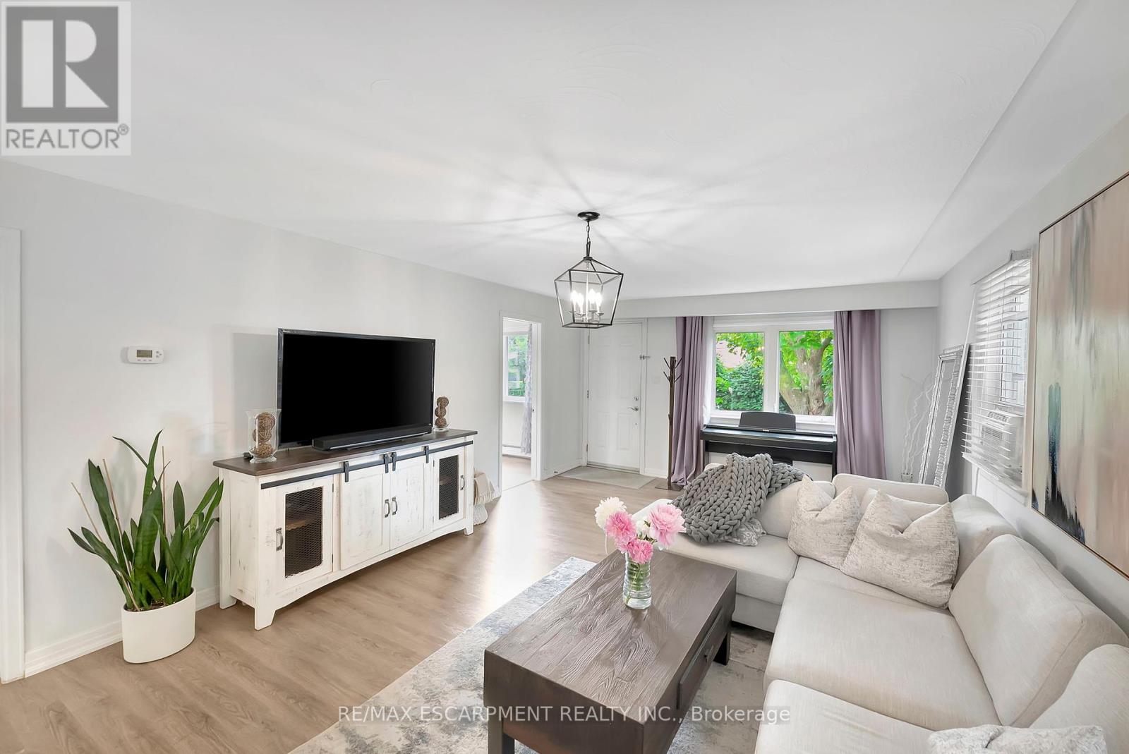 Photo 39 of 2387 Glenwood School Drive, Burlington ON
