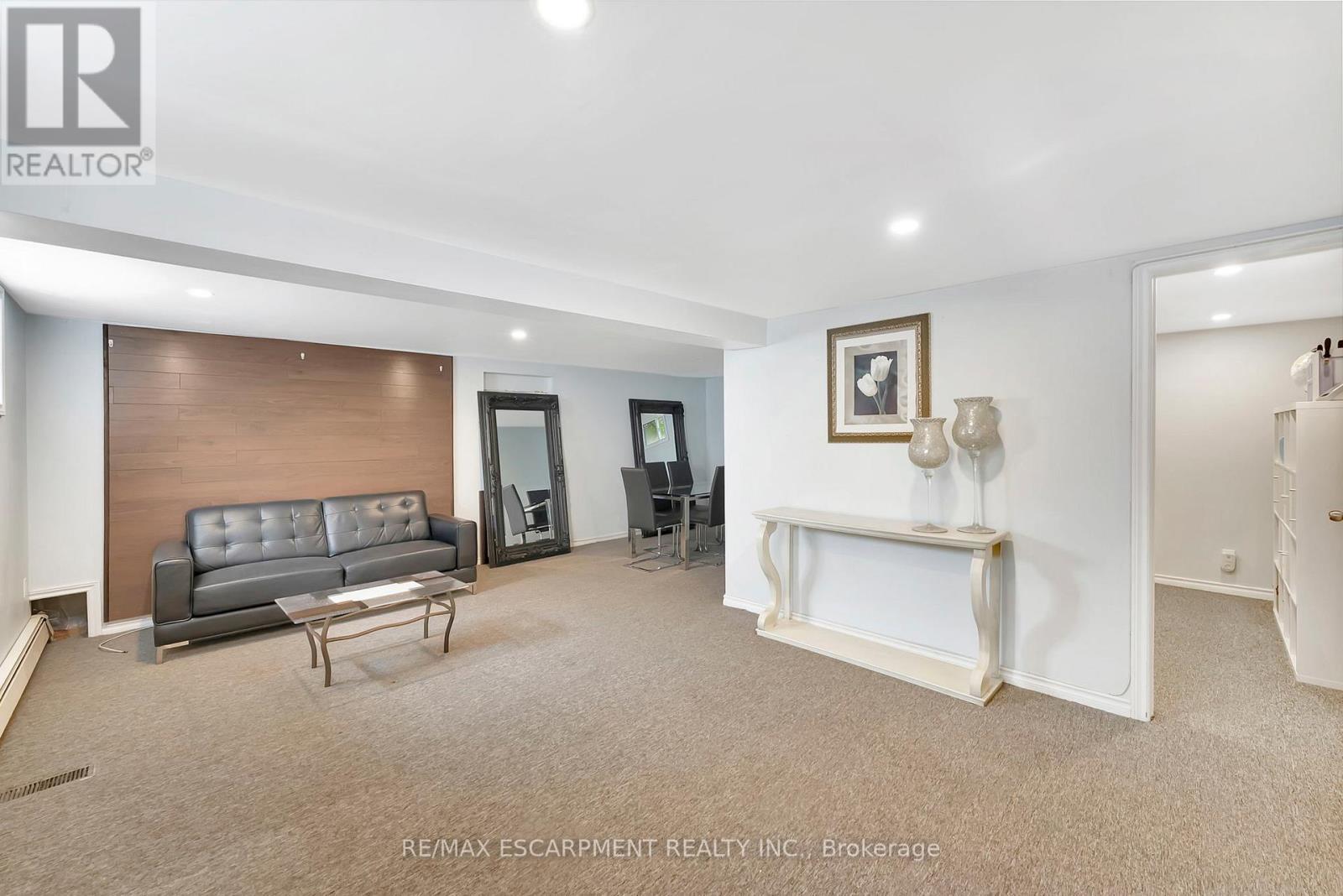 Photo 9 of 2387 Glenwood School Drive, Burlington ON