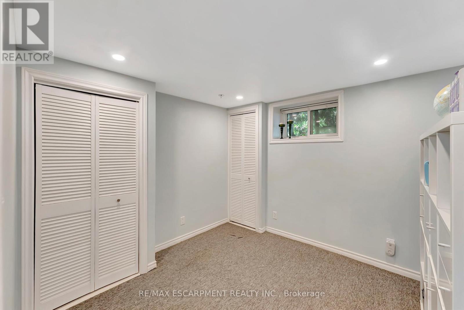 Photo 16 of 2387 Glenwood School Drive, Burlington ON