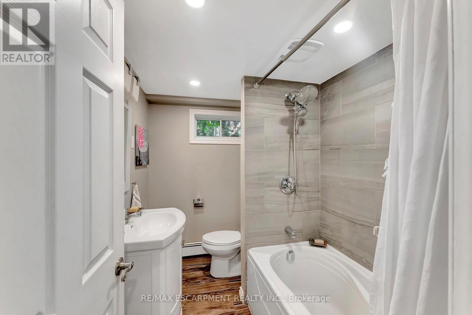 Photo 26 of 2387 Glenwood School Drive, Burlington ON