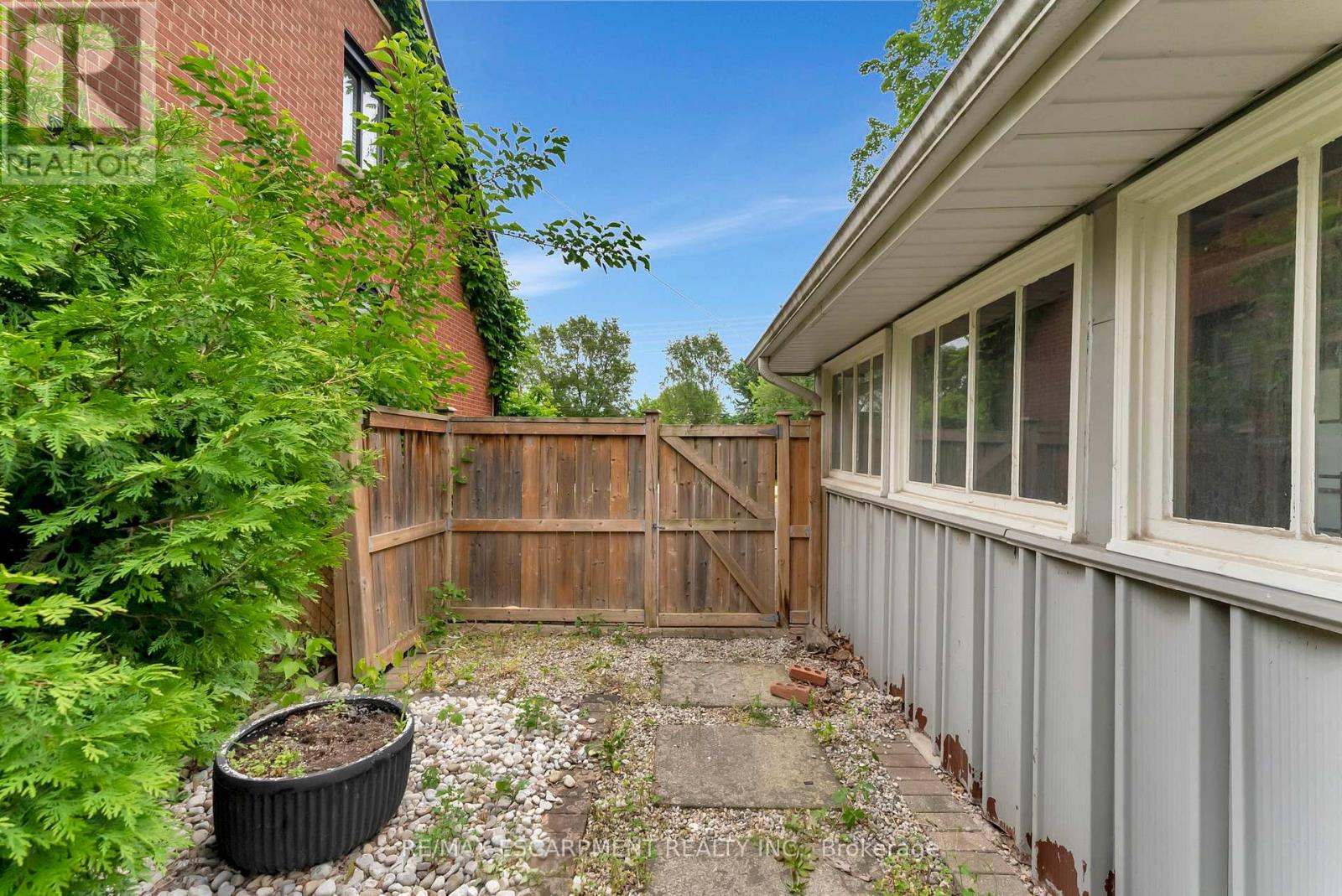 Photo 21 of 2387 Glenwood School Drive, Burlington ON