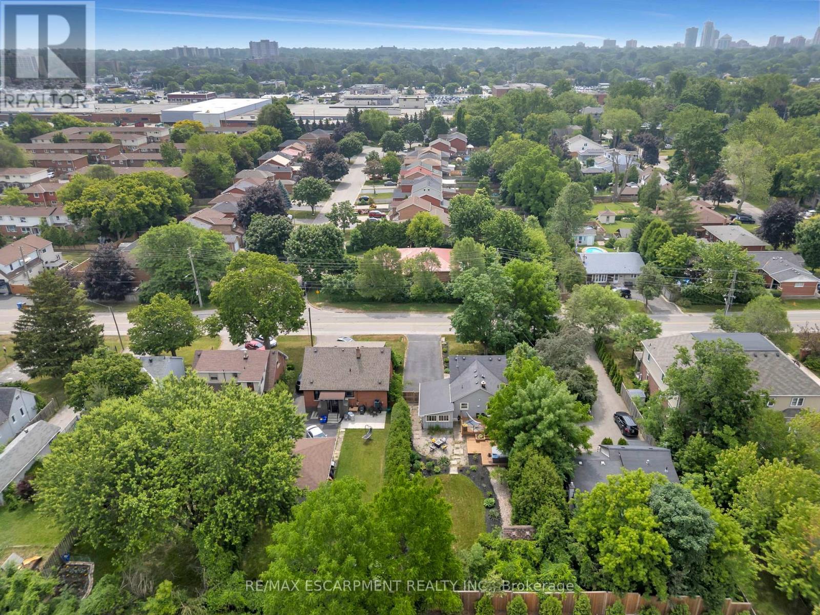 Photo 49 of 2387 Glenwood School Drive, Burlington ON