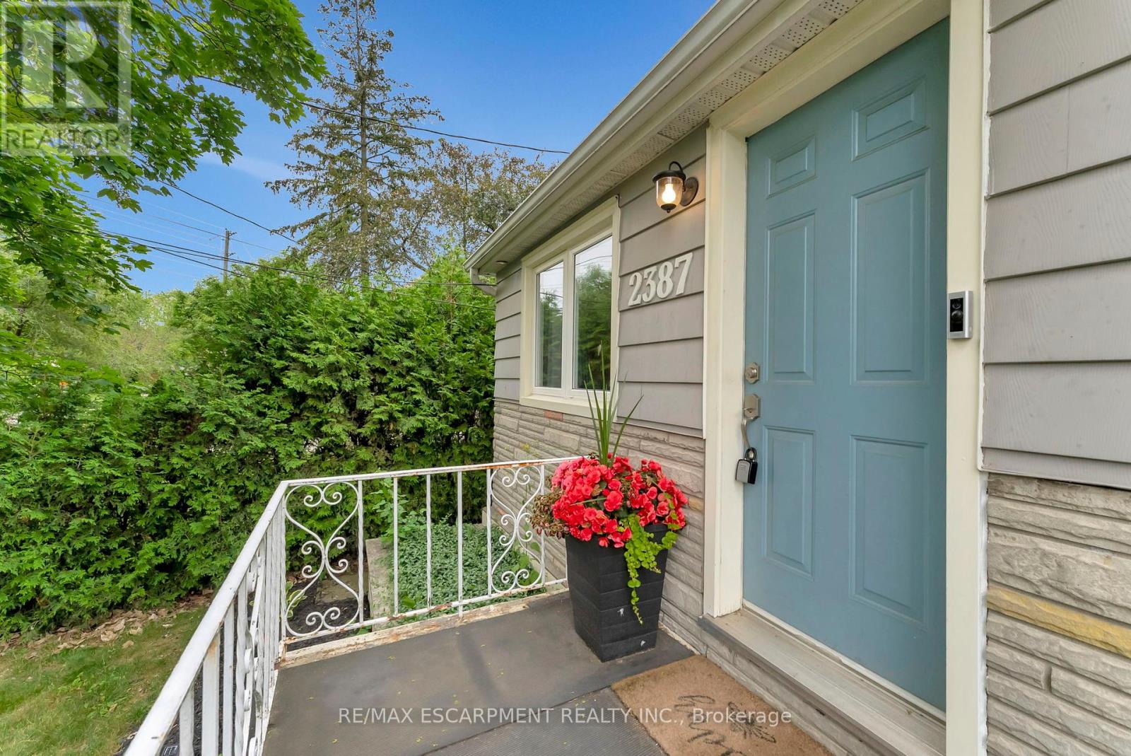 Photo 23 of 2387 Glenwood School Drive, Burlington ON