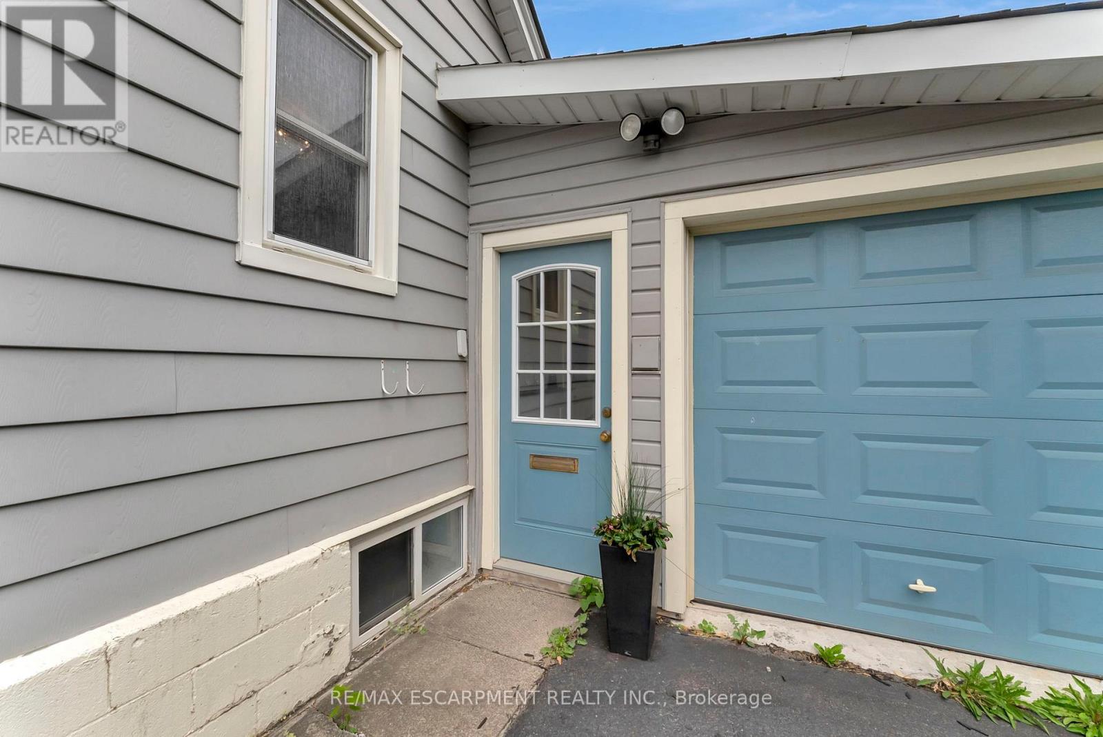 Photo 32 of 2387 Glenwood School Drive, Burlington ON
