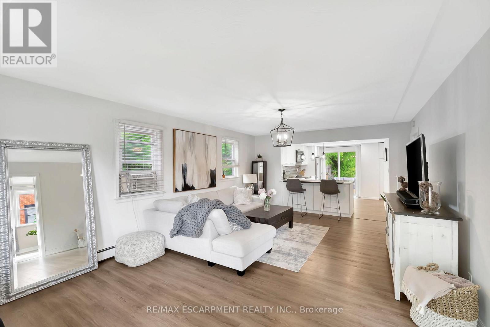Photo 11 of 2387 Glenwood School Drive, Burlington ON