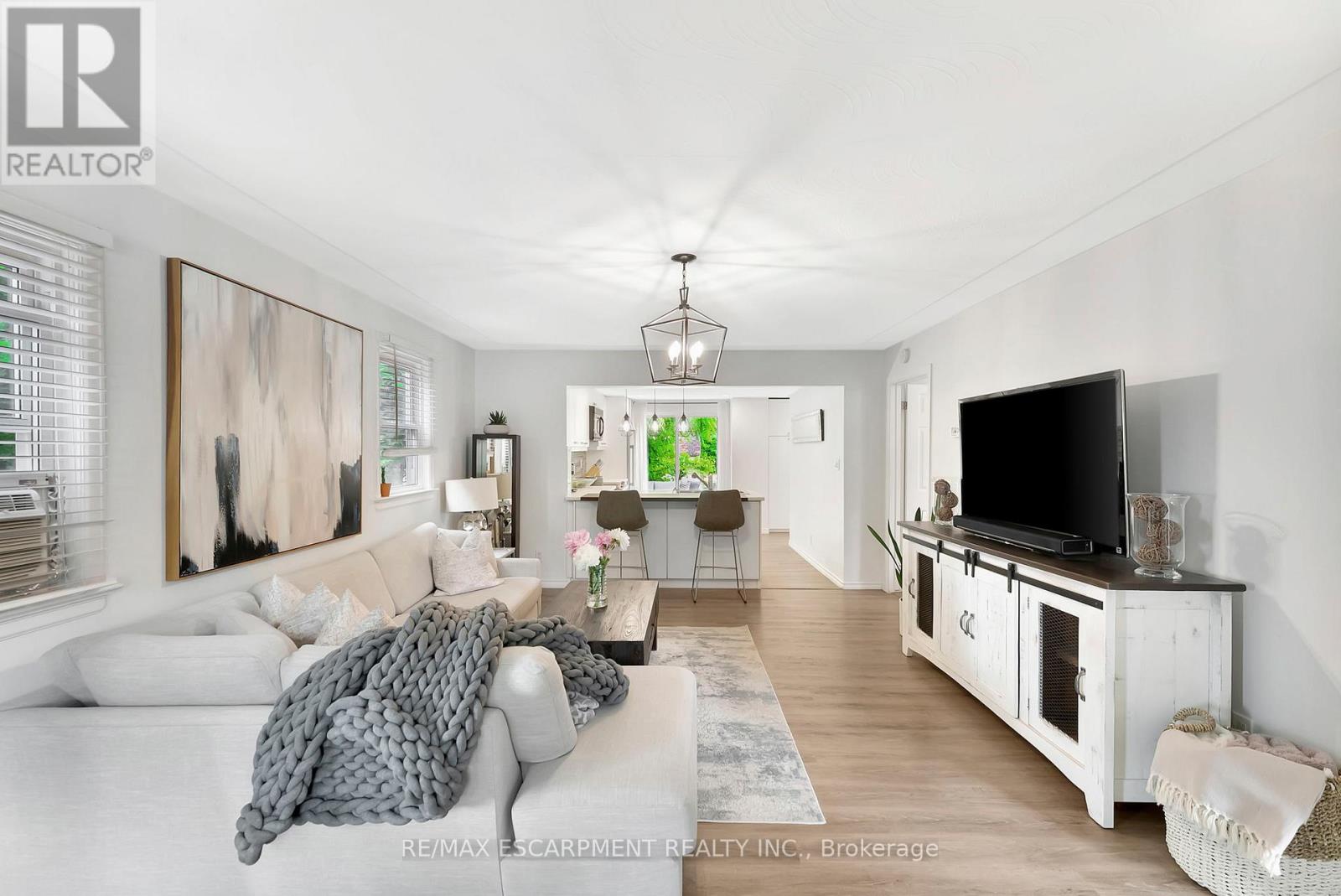 Photo 43 of 2387 Glenwood School Drive, Burlington ON