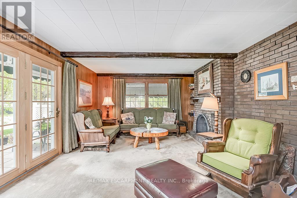 Photo 7 of 327 Strathcona Drive, Burlington ON