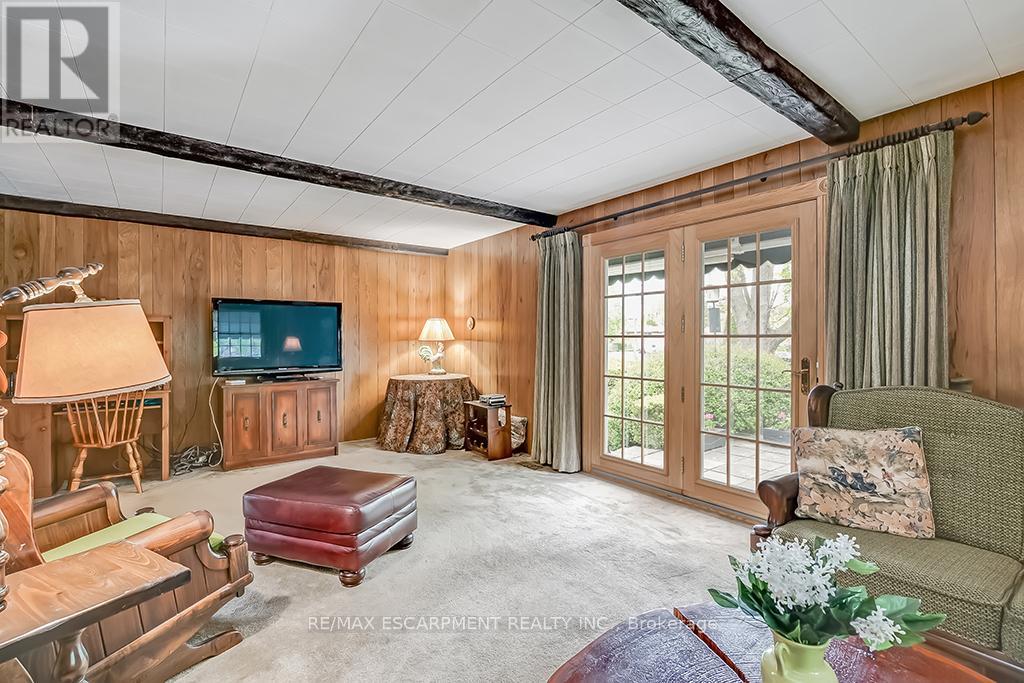 Photo 21 of 327 Strathcona Drive, Burlington ON
