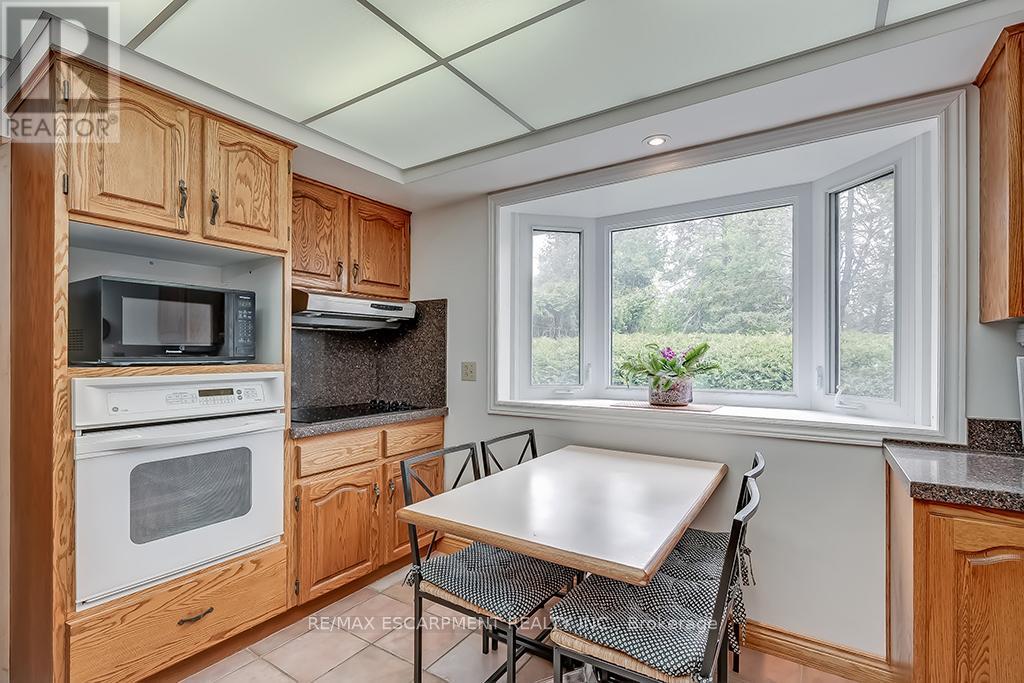 Photo 27 of 327 Strathcona Drive, Burlington ON