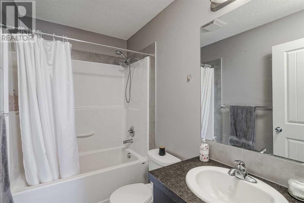 Single Family House for Sale in  Copperpond Landing SE Copperfield Calgary 