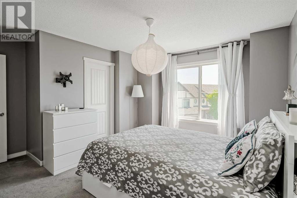 Single Family House for Sale in  Copperpond Landing SE Copperfield Calgary 