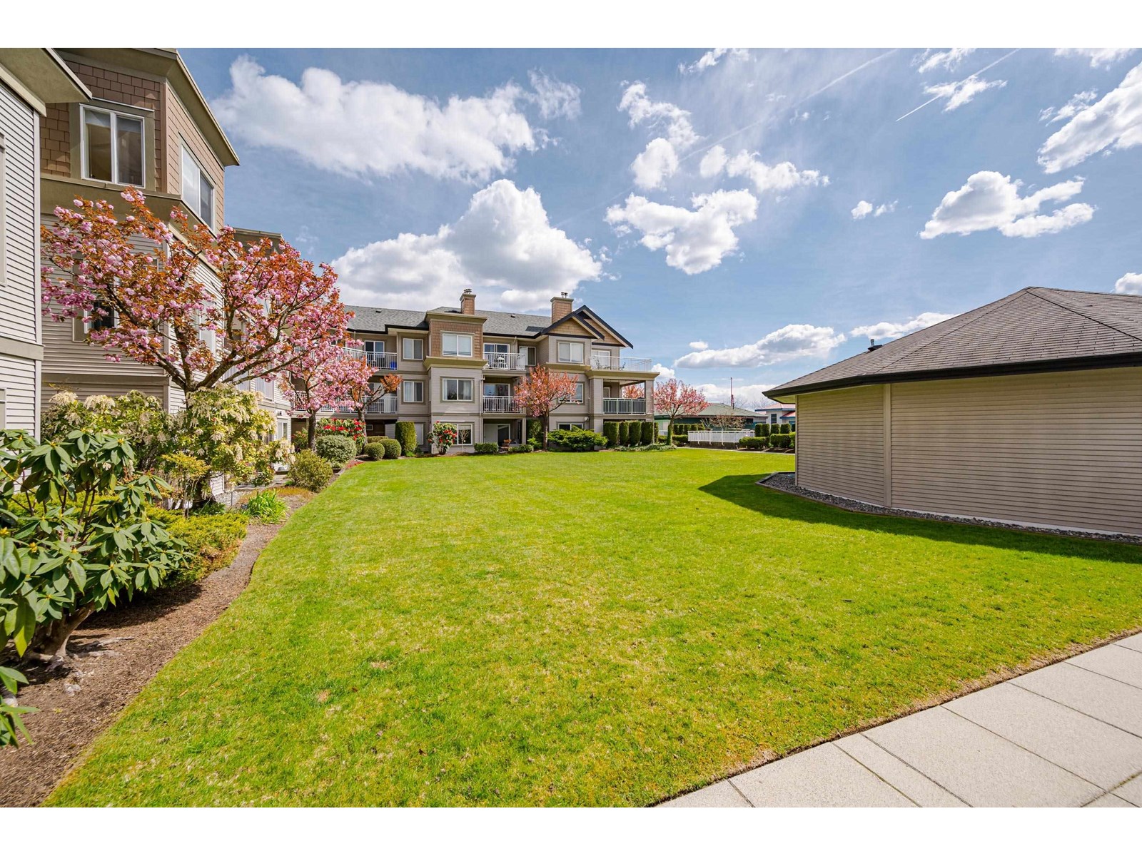 Photo 23 of 415 6359 198 Street, Langley BC