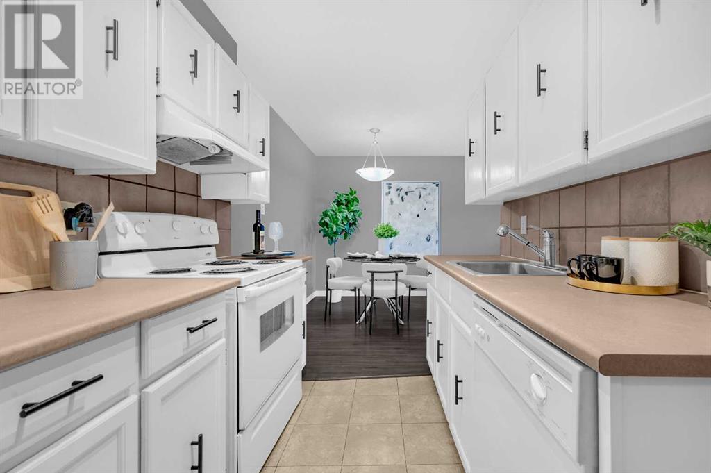 Single Family House for Sale in    Avenue SW Windsor Park Calgary 